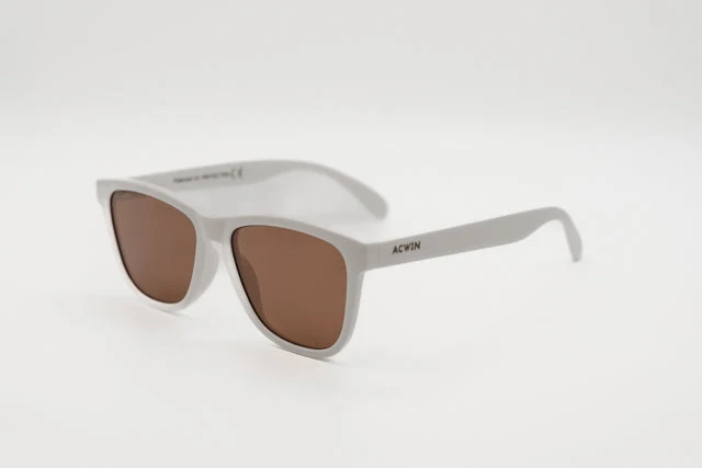 Gafas de Sol Marsella – Estilo Wayfarer en Gris Mate y Marrón - Imagen 4