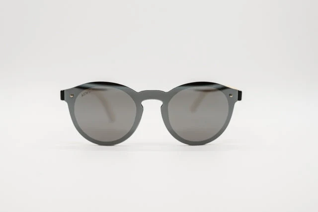Gafas de Sol Nairobi – Estilo Frontal Plano con Varillas de Madera - Imagen 3