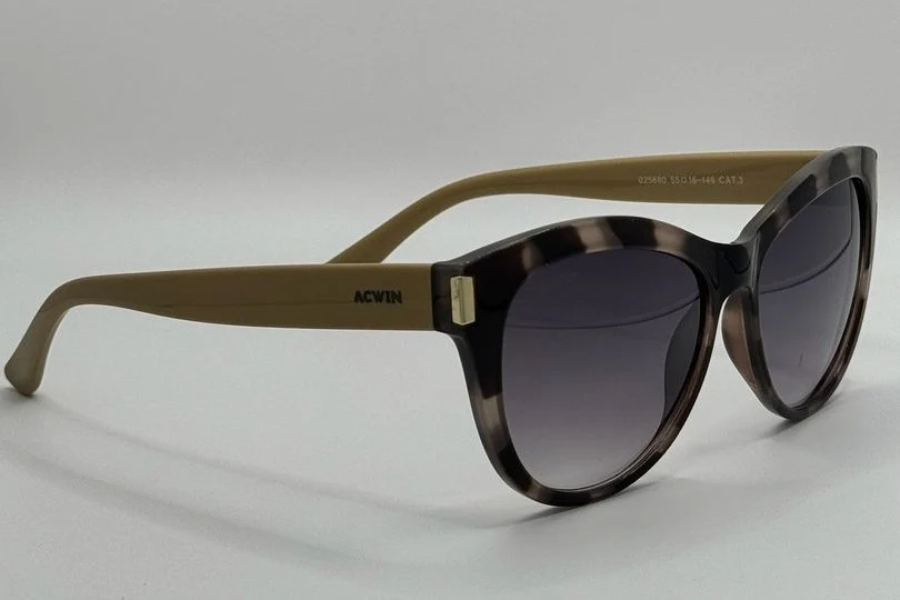 Gafas de Sol Pierre – Estilo Cat-Eye en Gris Horn y Beige - Imagen 4