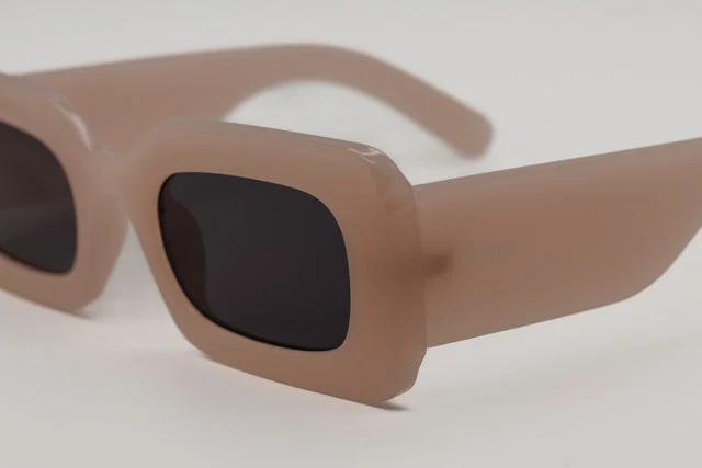 Gafas de Sol Sevilla – Estilo Rectangular Bold en Nude Mate