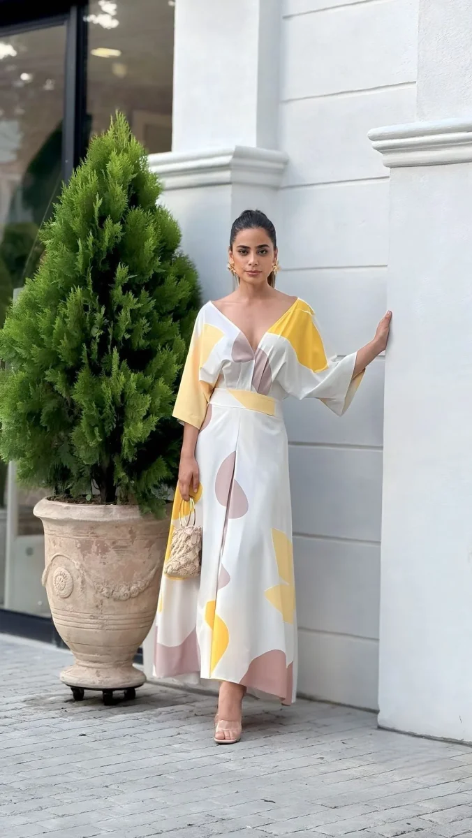Vestido Juli™ Elegante con Escote en V - Imagen 2