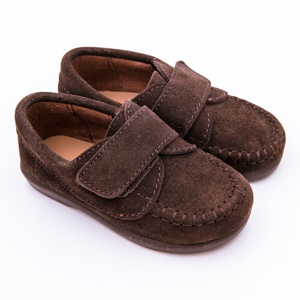 Mocasín zapato niños en piel ante con cierre de velcro y suela de goma antideslizante - Imagen 6