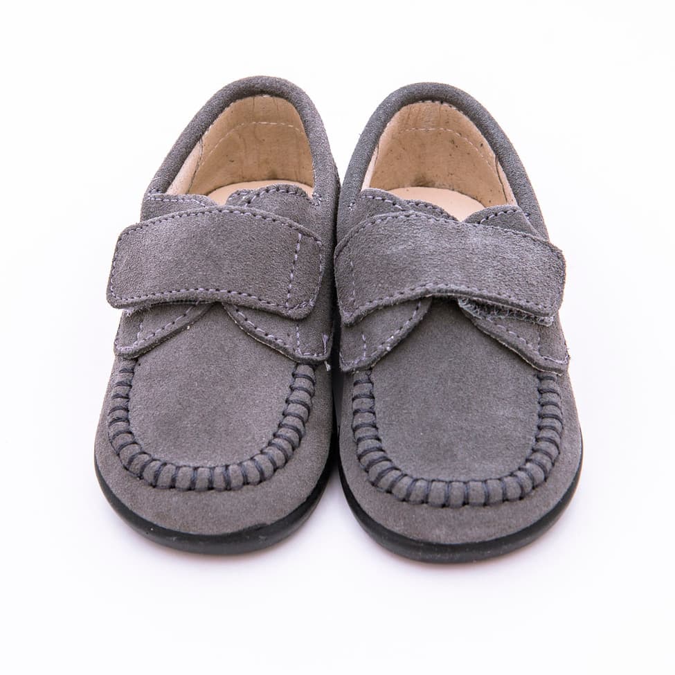 Mocasín zapato niños en piel ante con cierre de velcro y suela de goma antideslizante - Imagen 2