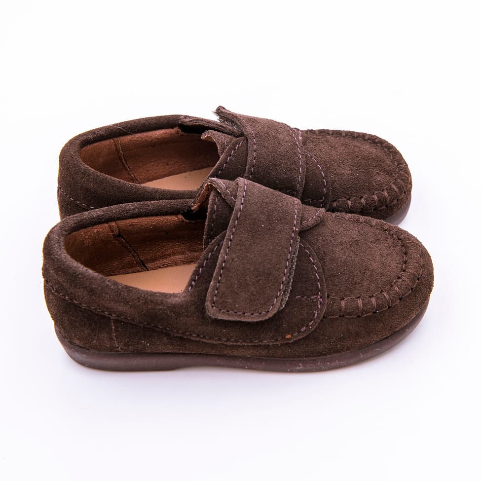 Mocasín zapato niños en piel ante con cierre de velcro y suela de goma antideslizante - Imagen 7