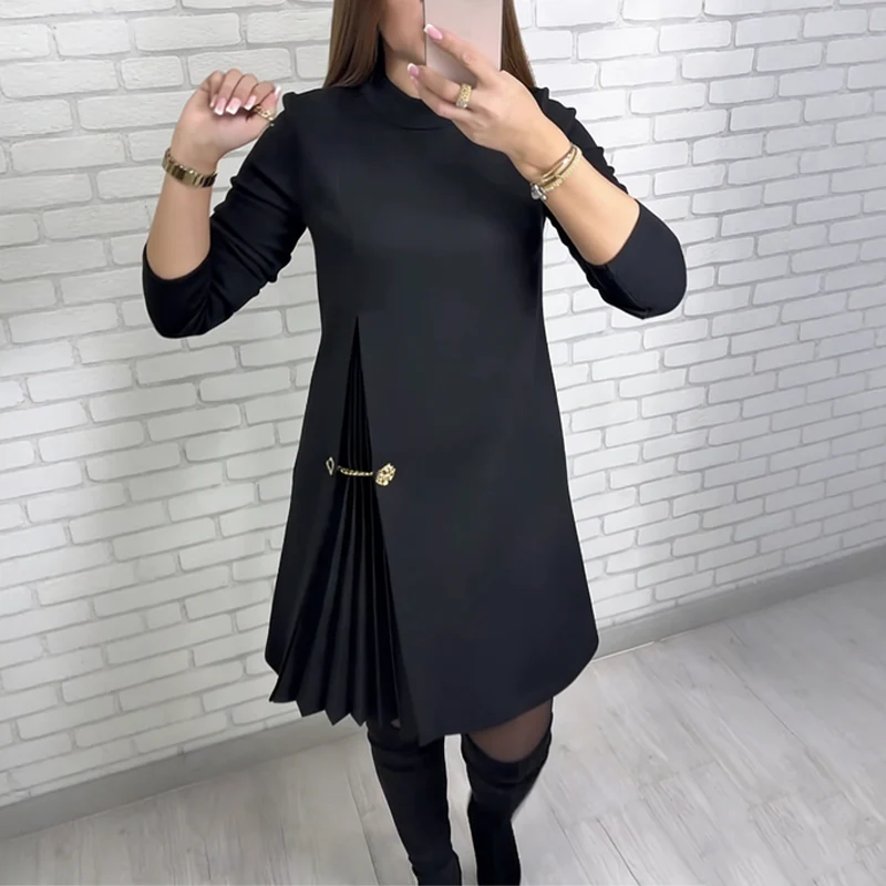 Linares - Vestido Sofisticado Línea A con Detalle Plisado y Cadena Dorada para Mujer - Imagen 5