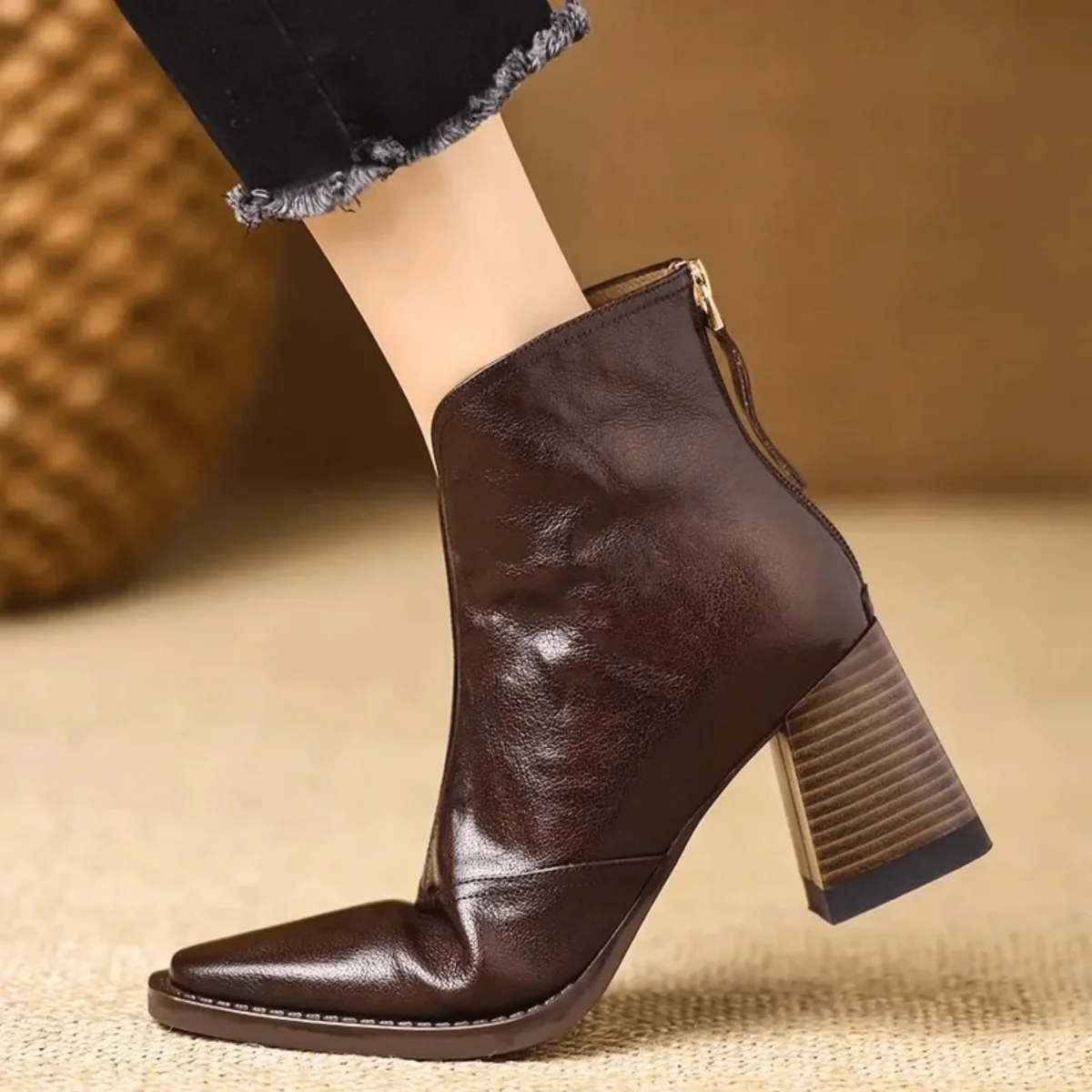 Claudia | Botines de Lujo con Tacón Medio - Imagen 4