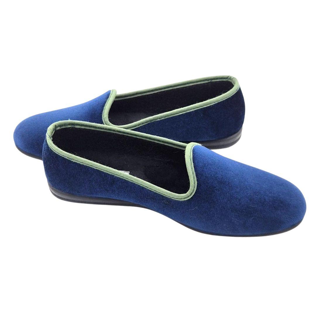 Zapatilla cerrada de terciopelo con ribete verde - Imagen 5