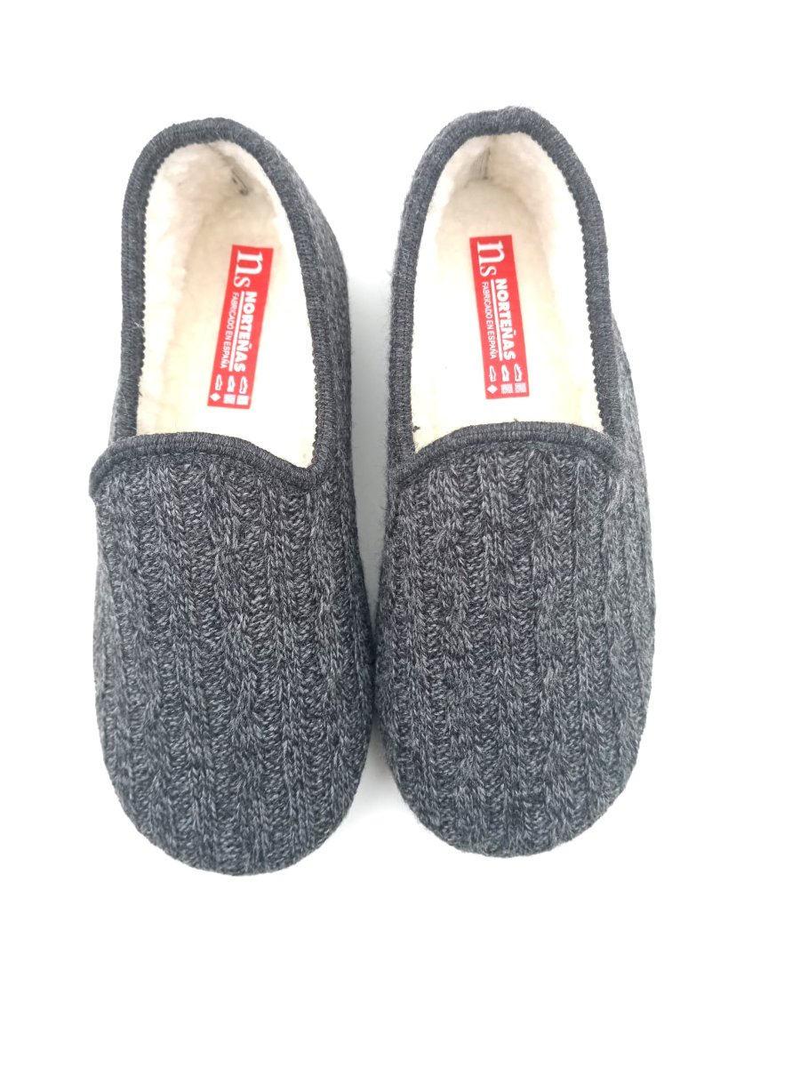 Zapatilla en algodón tipo lana de ochos con borreguito por dentro y suela de goma - Imagen 5