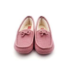 Zapatilla para casa cerrada tipo mocasín con suela de goma
