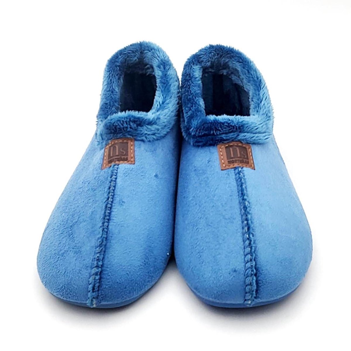 Zapatilla cerrada con pelo con suela super flexible. - Imagen 2