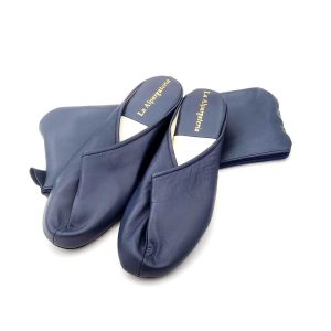 Zapatilla de viaje en napa piel con suela silenciosa y con estuche