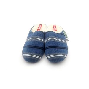  Zapatilla para casa destalonada de lana combinada con estampado con RAYAS