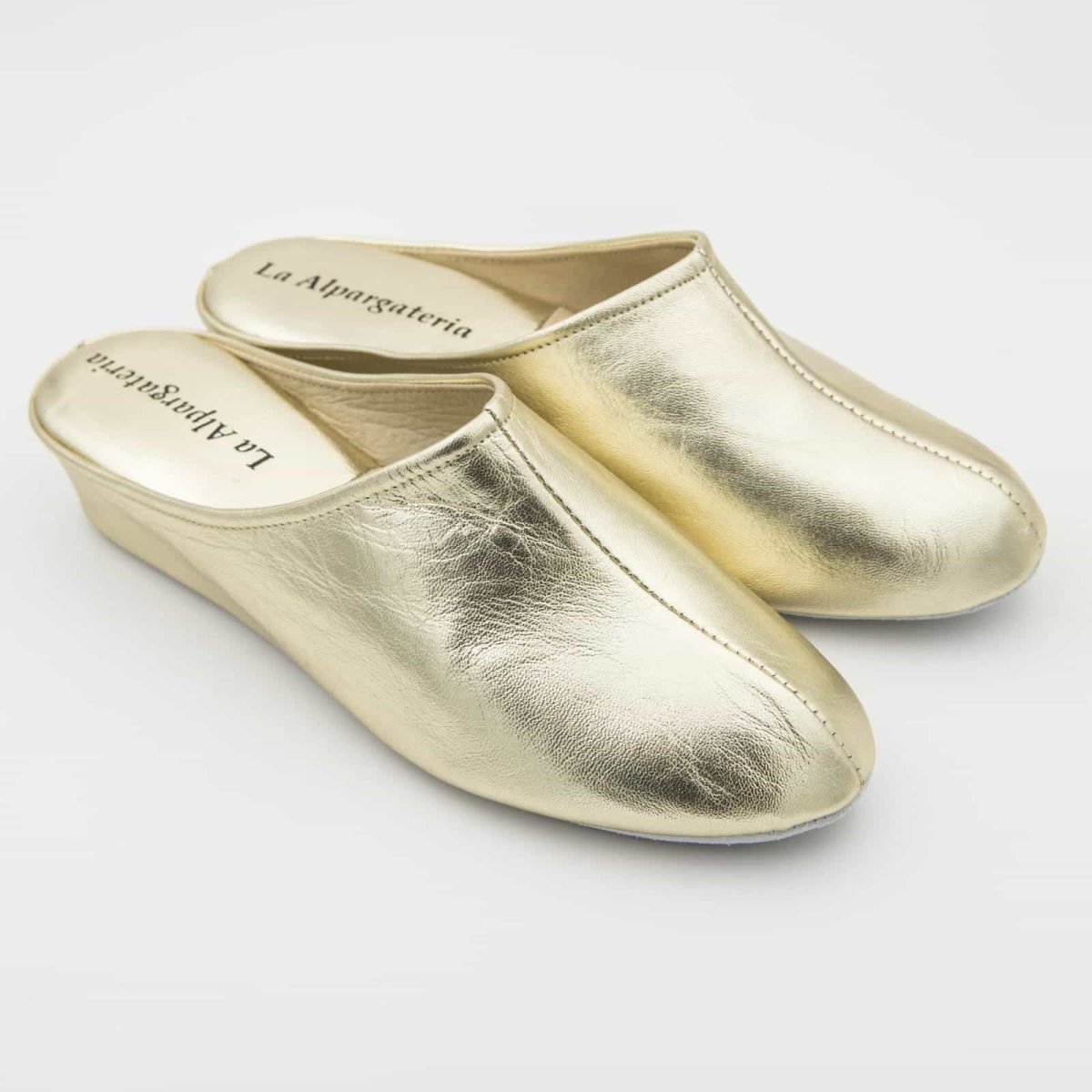 Zapatillas en napa piel de mujer con suela silenciosa y tacon de 3cm - Imagen 5