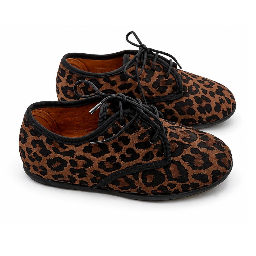 Zapato blucher con cierre de cordones en animal print con suela blandita - Imagen 2