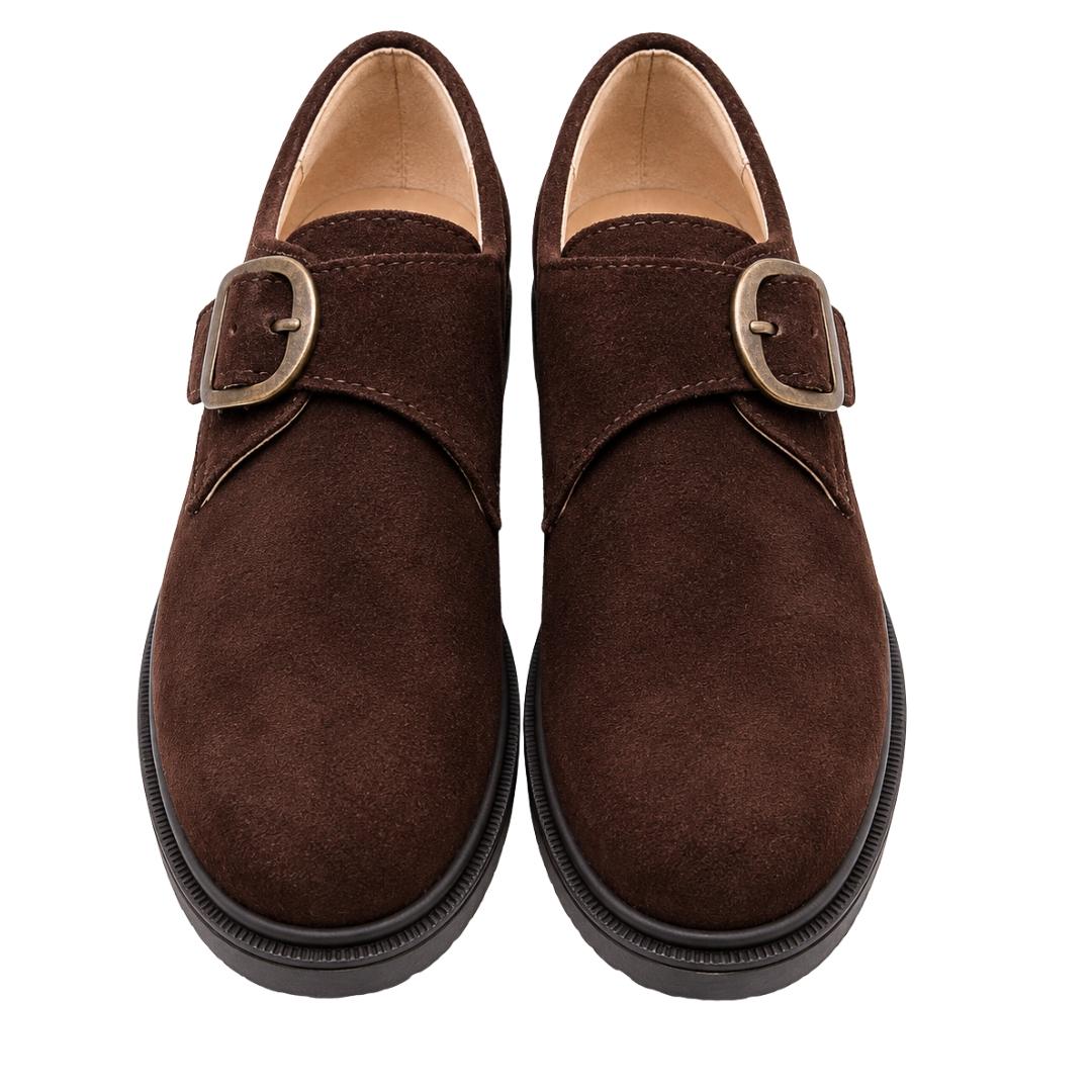 Zapato en ante con cierre de hebilla y suela de goma - Imagen 3