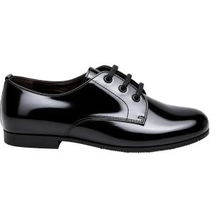 Zapato blucher inglés en piel con brillo y con cierre de cordones y suela de goma