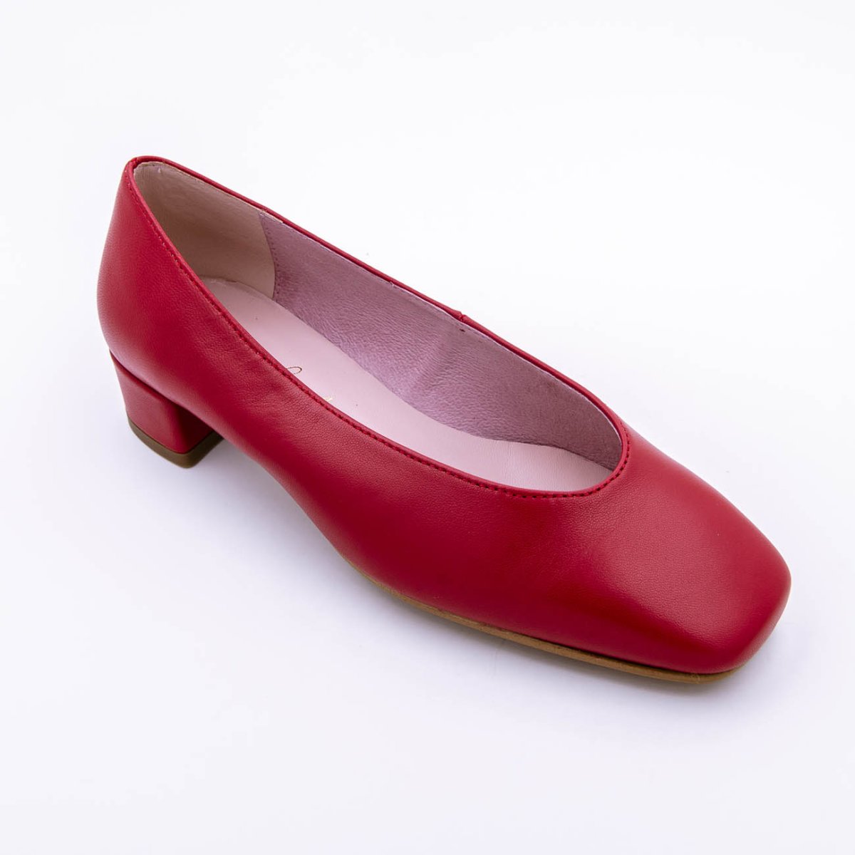 Zapato salón con la punta cuadrada en napa piel y y tambien en charol con suela de goma. - Imagen 7
