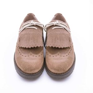 Zapato infantil tipo mosqueton lengüeta y suela de goma gruesa